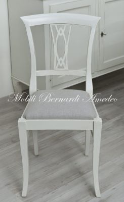 Sedia in stile classico con finitura laccata colorata bianco anticato e seduta tappezzata